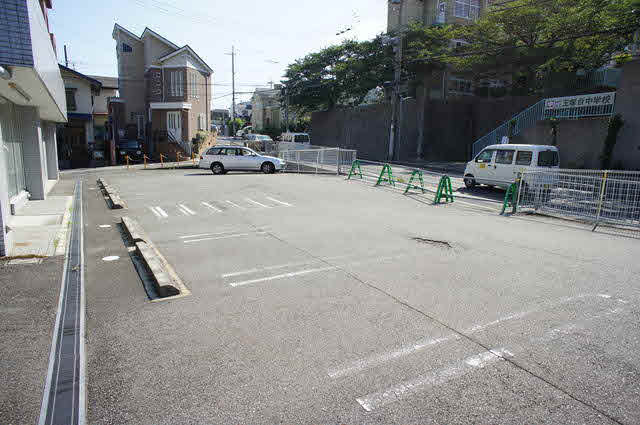 神戸市西区王塚台５丁目の店舗一部の駐車場