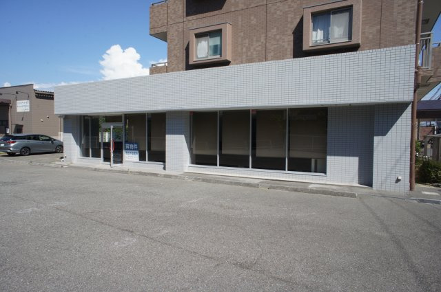 神戸市西区王塚台５丁目の店舗一部の外観