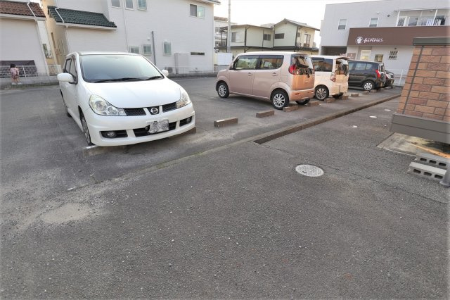 ジュネスⅣの駐車場