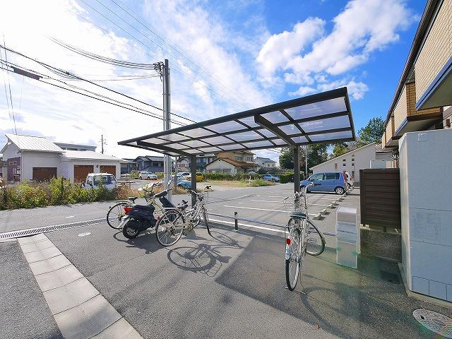 サンメゾンのその他共用部分|屋根付き駐輪場です