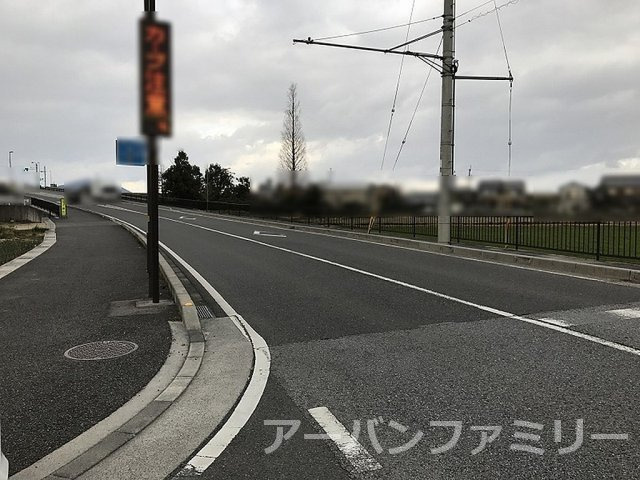 野洲市小南　売土地の前面道路含む現地写真