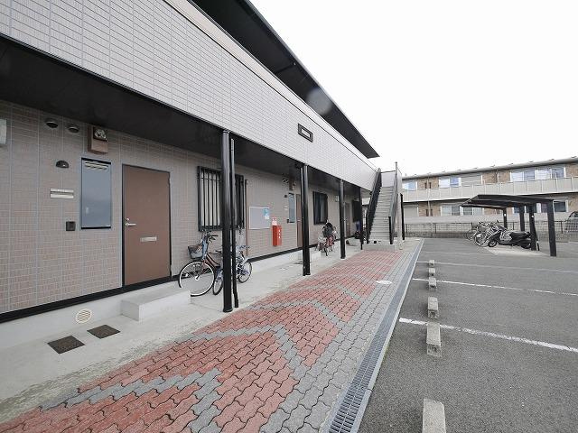 グランディール（北之庄西町）のエントランス|綺麗な共有スペース。