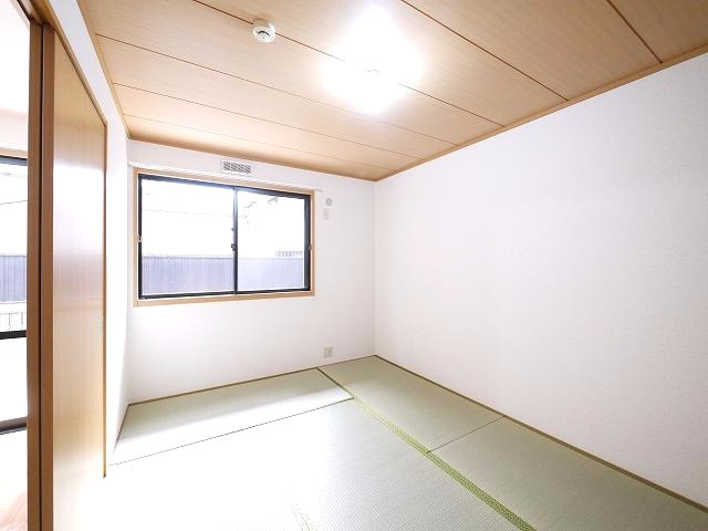 グランディール（北之庄西町）の和室|畳の上でゆっくりとくつろげる和室です