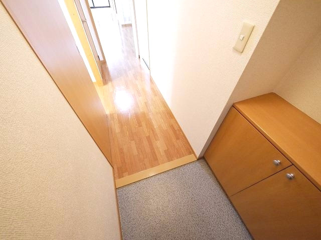 グランディール（北之庄西町）の玄関|明るい玄関です