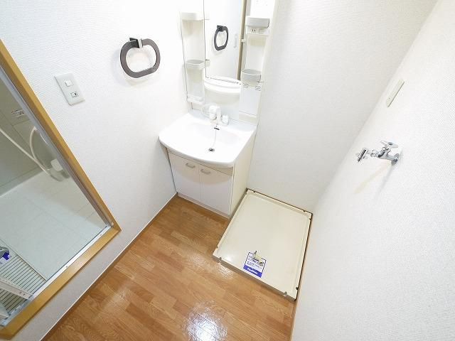 グランディール（北之庄西町）の洗面所|ゆったりとスペースのある洗面所