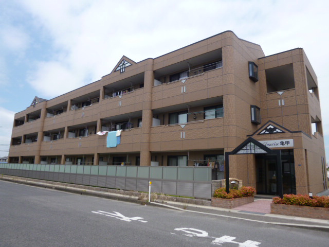 サンライズ亀甲の駐車場
