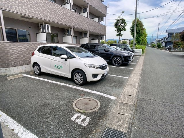 メゾン・ジュネスⅡの駐車場