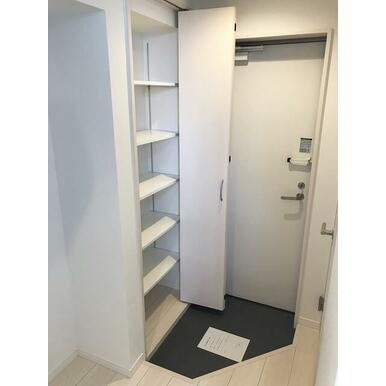 熊本市中央区国府３丁目のアパートの玄関