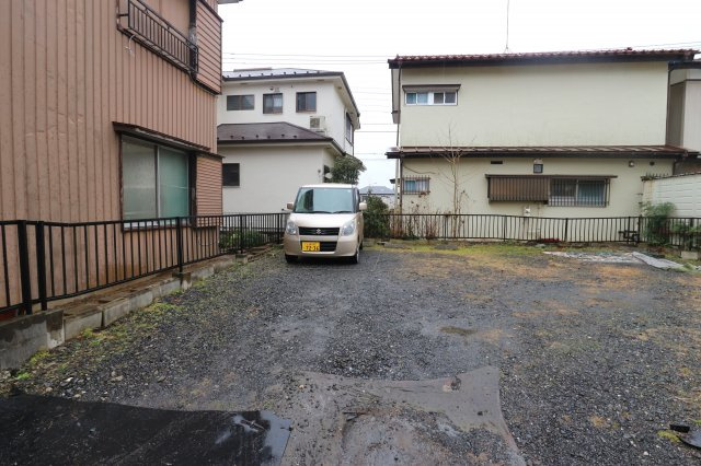 青柳ラハス貸家の駐車場