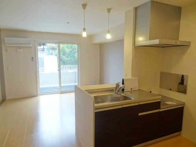 カーサアリエッタA・B・C　C棟の居間・リビング|オープン型対面キッチン