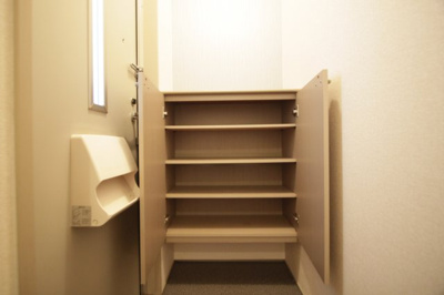 【玄関】 | アルカディアＡ棟 | 収納もある玄関です