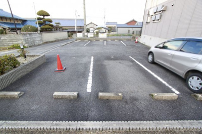 【駐車場】 | アルカディアＡ棟 | 車をお持ちの方に嬉しい駐車場付きの物件です