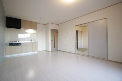 【居間・リビング】 | アルカディアＡ棟 | ゆったりとしたリビングです