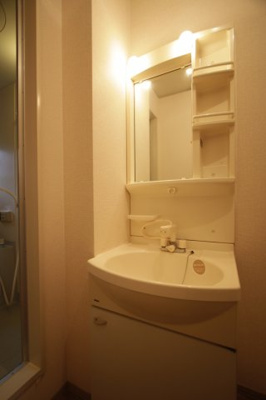 【独立洗面台】 | アルカディアＡ棟 | 朝の支度にも助かる、独立の洗髪洗面化粧台