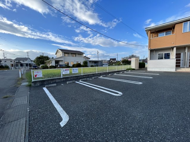 プリムヴェール大館の駐車場