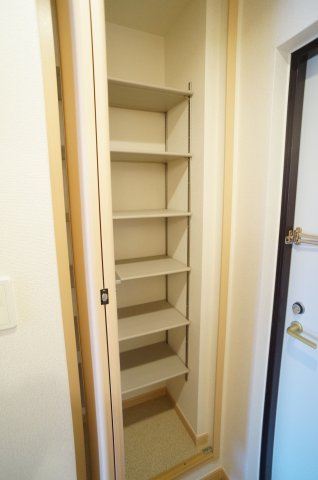 ラポールⅡの玄関|玄関の靴箱も可動棚でたくさん靴が入りますよ！
