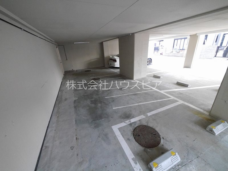 シャトレイユの駐車場