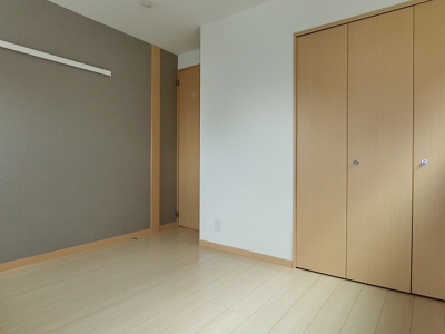 【子供部屋】 | ベリーナ | 洋室5.5帖☆クローゼットがあります！お洋服の多い方もお部屋が片付いて快適に過ごせますね♪