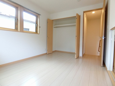 【収納】 | ベリーナ | 洋室6帖のお部屋にあるクローゼットです♪大切なお洋服もしわにならないようにハンガーがけができます☆