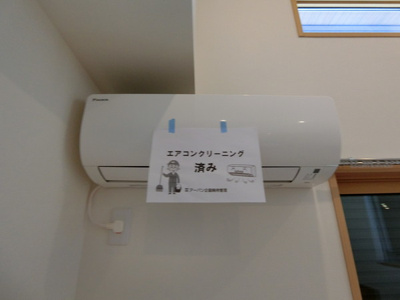 【設備】 | ベリーナ | リビングダイニングキッチンにあるエアコンです！ムシ暑い夏も肌寒い冬も快適に過ごせますね♪