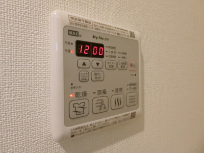 【設備】 | ベリーナ | バスルームの浴室暖房乾燥機で外に干せないお洗濯物もすっきり乾きます♪雨の日のお洗濯もバッチリ！