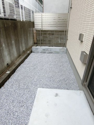 【庭】 | ベリーナ | 南東向きの専用庭です！お庭でゆったり過ごしたり、プランターを置いてガーデニングなども楽しめますね♪