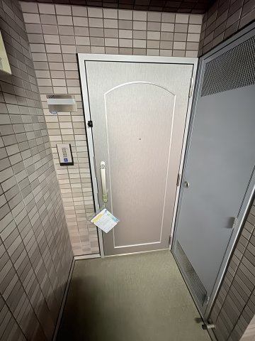 昭島コートエレガンスCの玄関