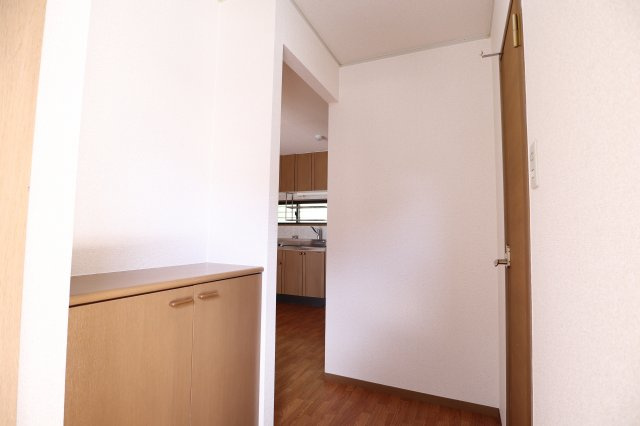 エステート塩屋山手の玄関