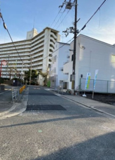 【前面道路含む現地写真】