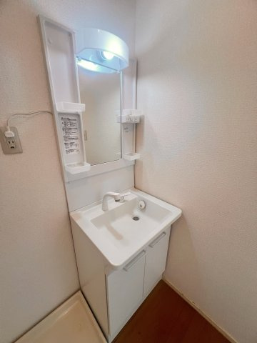 メゾン緑ケ丘の独立洗面台|使いやすい独立洗面台です