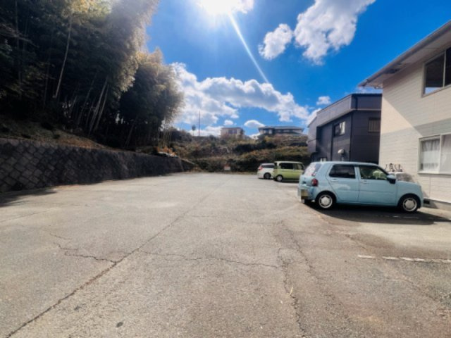 メゾン緑ケ丘の駐車場|駐車場があります