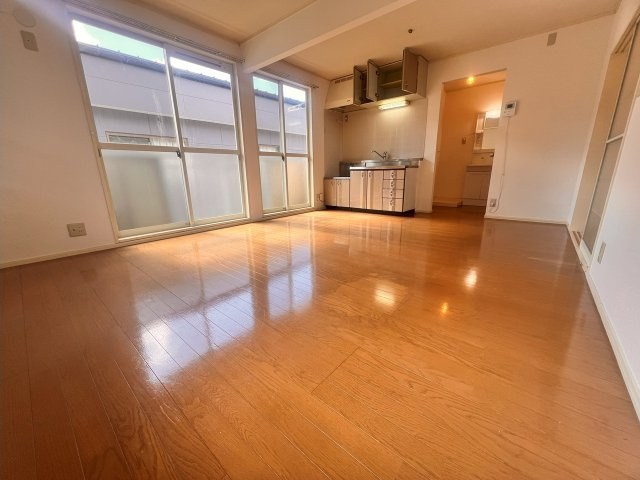 メゾン緑ケ丘の居間・リビング