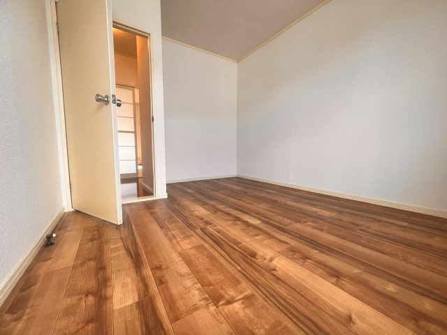 メゾン緑ケ丘の洋室|明るい洋室です