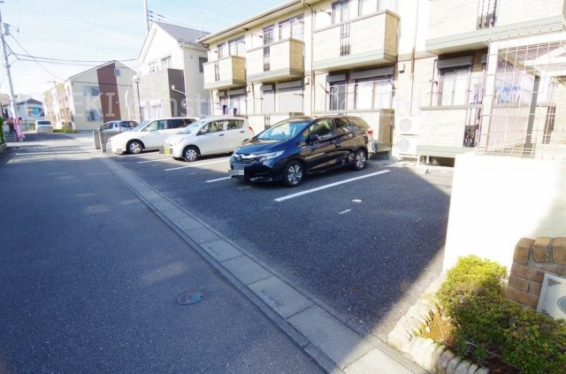 クレールの駐車場