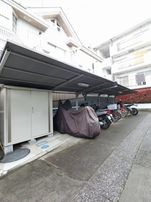 【その他共用部分】 | エンゼルハイム南馬込 | 屋根付きの駐輪場・バイク置場です。
