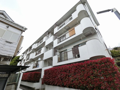 【外観】 | エンゼルハイム南馬込 | 4階最上階・三方角部屋につき日当たり・眺望良好です。
上階からの生活音がなく戸建感覚を味わえます。落ち着いて暮らせる住環境。