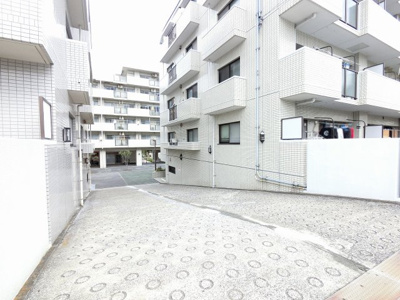 【駐車場】 | サニークレスト湘南八景Ⅲ | 駐車場入り口。