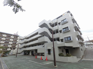 【外観】 | 3階部分・南向きにつき陽当たり良好です。
暮らしやすさと機能性が調和したベーシックな3LDK♪