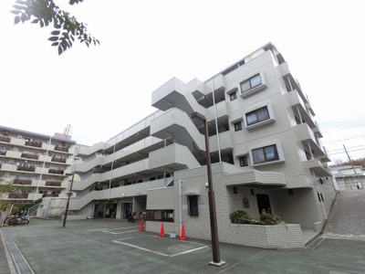 【外観】 | サニークレスト湘南八景Ⅲ | 3階部分・南向きにつき陽当たり良好です。
暮らしやすさと機能性が調和したベーシックな3LDK♪