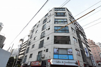 【外観】 | 4階部分・南向きにつき日照・眺望・通風良好です。
DK隣接の5.7帖の洋室を開放するとリビングとしてお使いできます♪