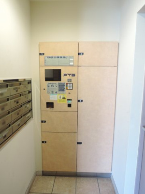 【その他共用部分】 | ヒルズ横濱北軽井沢 | 不在時にもお荷物が受け取れる宅配ボックスです。