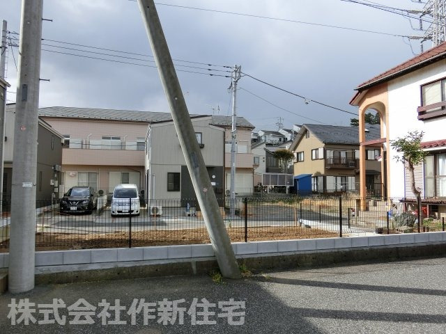 習志野市藤崎３丁目　売地　約３２．８坪　建築条件なしの前面道路含む現地写真|敷地の南東側も道路になっております。陽当り・通風良好