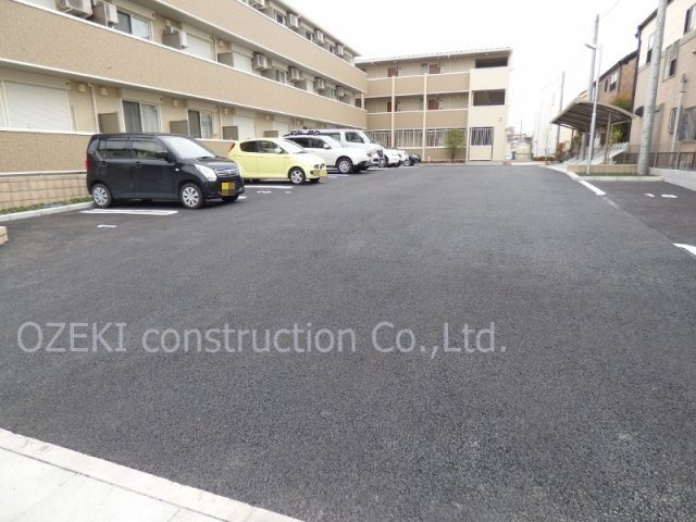 アルバ・グラートAの駐車場