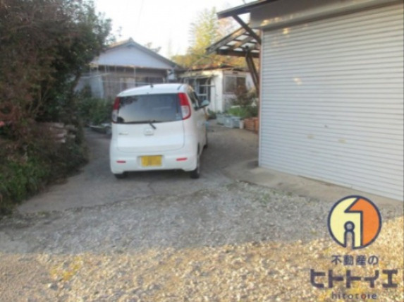 牛島一戸建の駐車場
