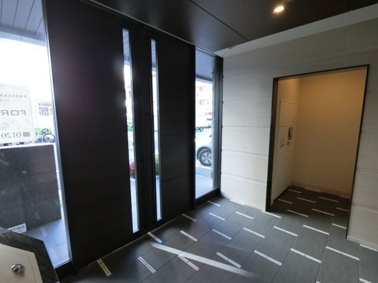 【エントランス】