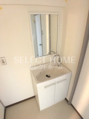 【独立洗面台】 | メゾンむつな | 独立洗面台、小物を置くことができて便利です