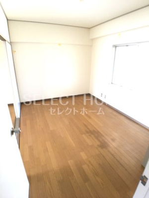 【寝室】 | メゾンむつな | 広くて明るい寝室