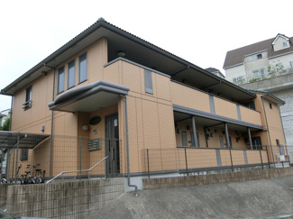 【外観】 | 小田急小田原線「新百合ヶ丘」駅まで徒歩圏内！便利な立地の2階建てアパートです♪通勤通学はもちろん、お買い物やお出かけにもGood☆
