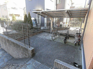 【駐車場】 | 屋根付きの駐輪場で雨が降っても大切な自転車が濡れなくてすみますね♪駅から自転車もおすすめです！