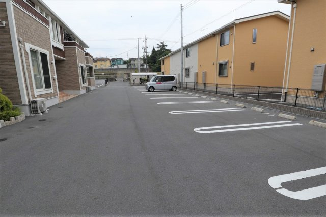 ストーンズ　黒瀬　Bの駐車場